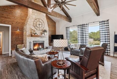 6137 Main Mathis TX 78368
