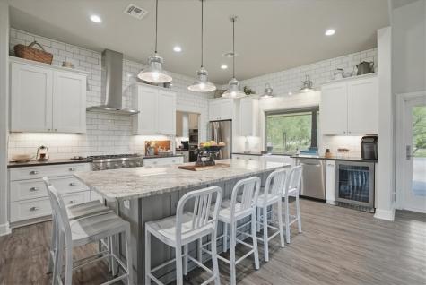 6137 Main Mathis TX 78368