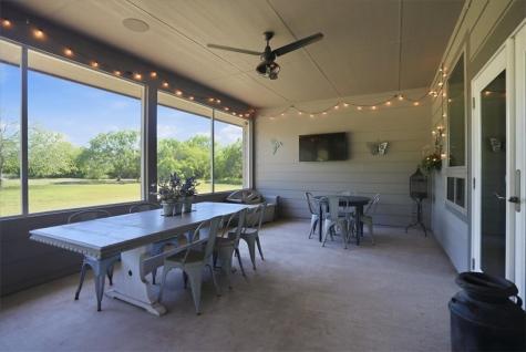 6137 Main Mathis TX 78368