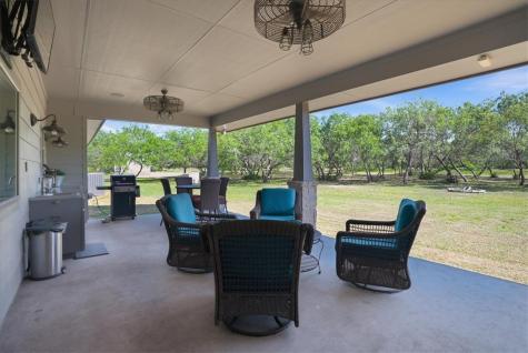 6137 Main Mathis TX 78368