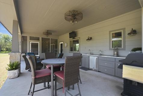 6137 Main Mathis TX 78368