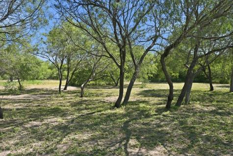 6137 Main Mathis TX 78368