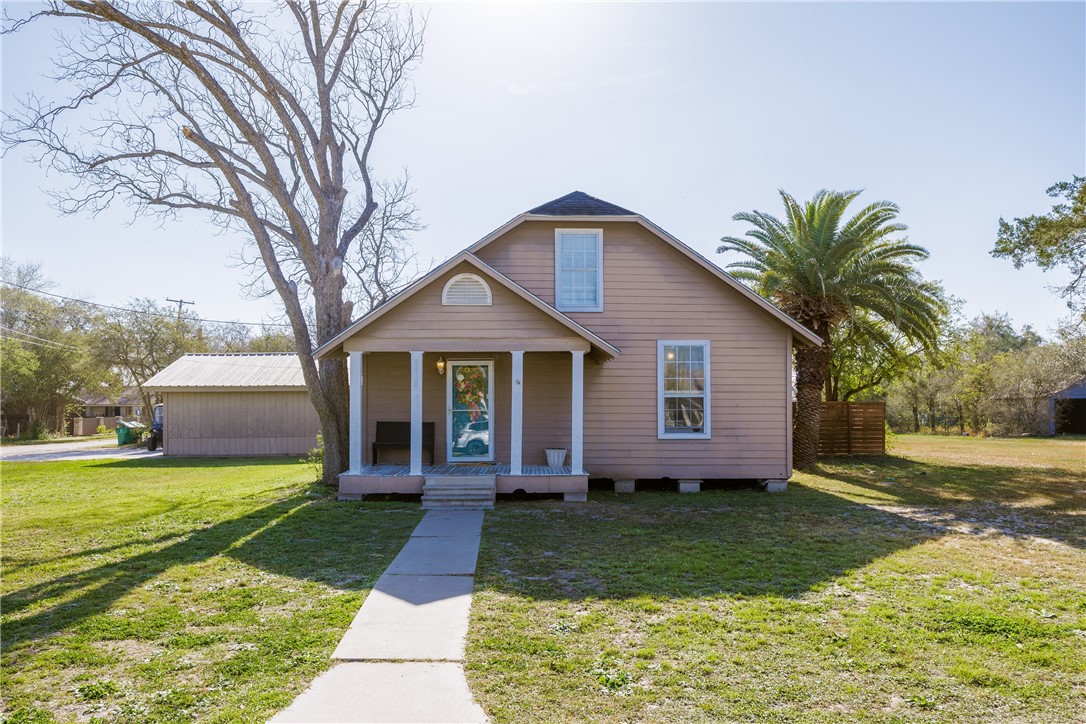 901 S Eugenia Street Orange Grove TX 78372