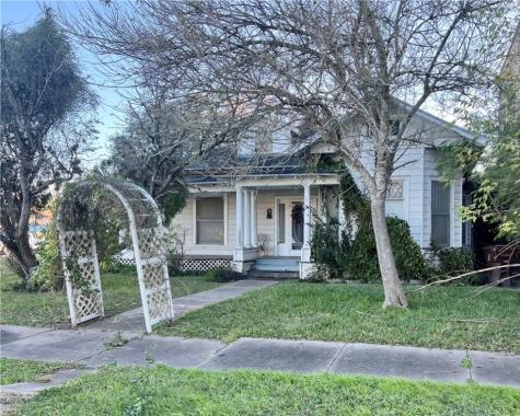 229 E Kenedy Avenue Kingsville TX 78363
