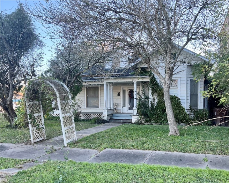 229 E Kenedy Avenue Kingsville TX 78363