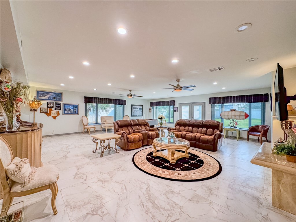 2925 Ocean Drive Corpus Christi TX 78404