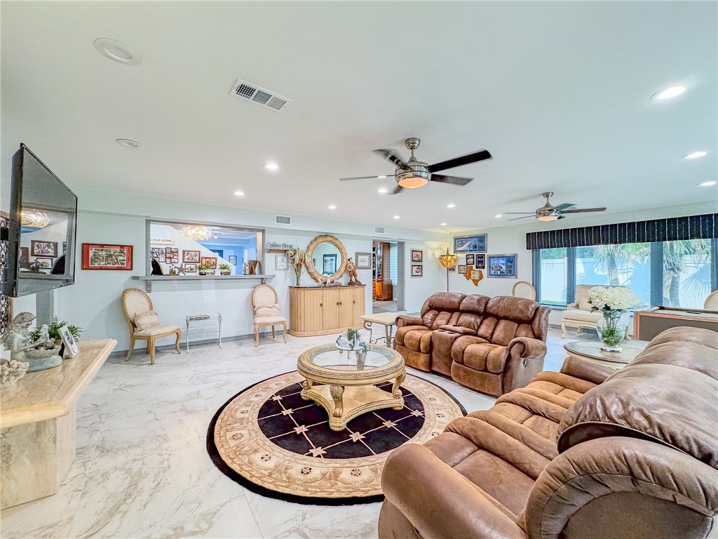2925 Ocean Drive Corpus Christi TX 78404