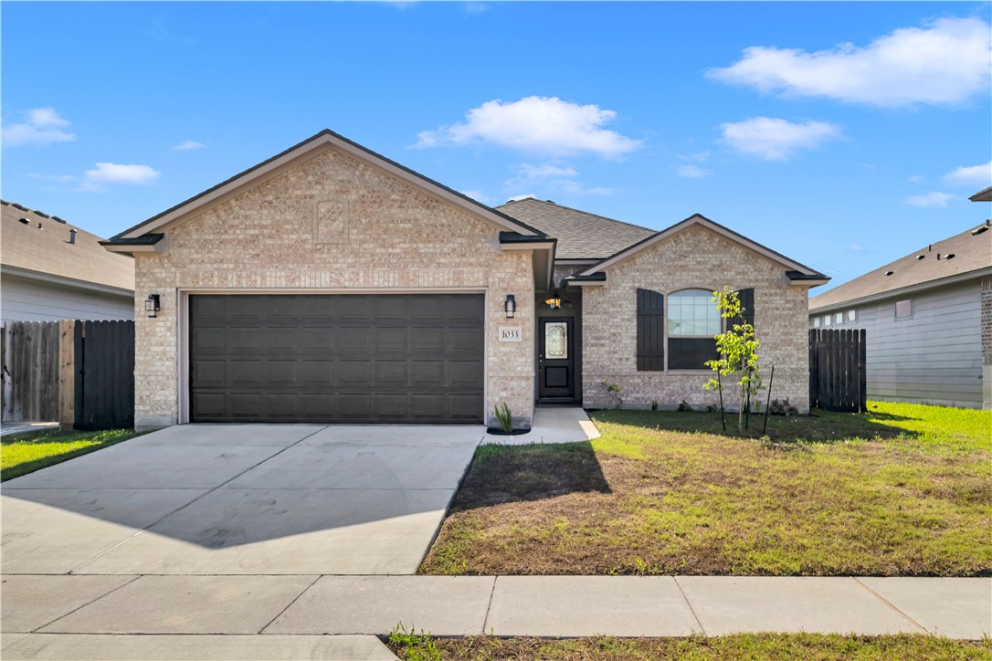 1033 Ocean Breeze Portland TX 78374