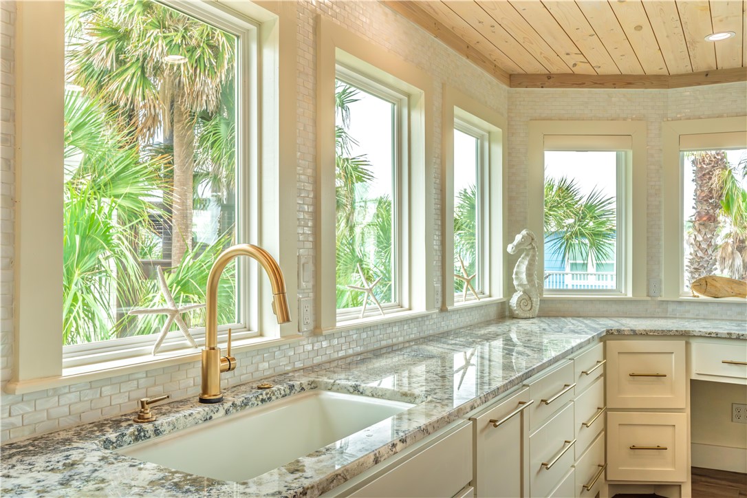541 Channel View Drive Port Aransas TX 78373