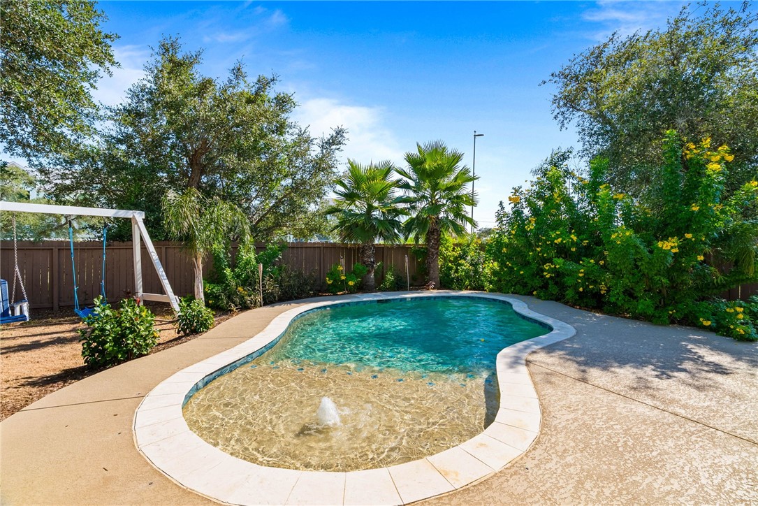 109 Shadow Moss Lane Rockport TX 78382