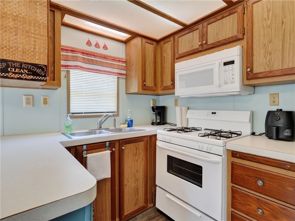 312 Traylor Avenue Rockport TX 78382