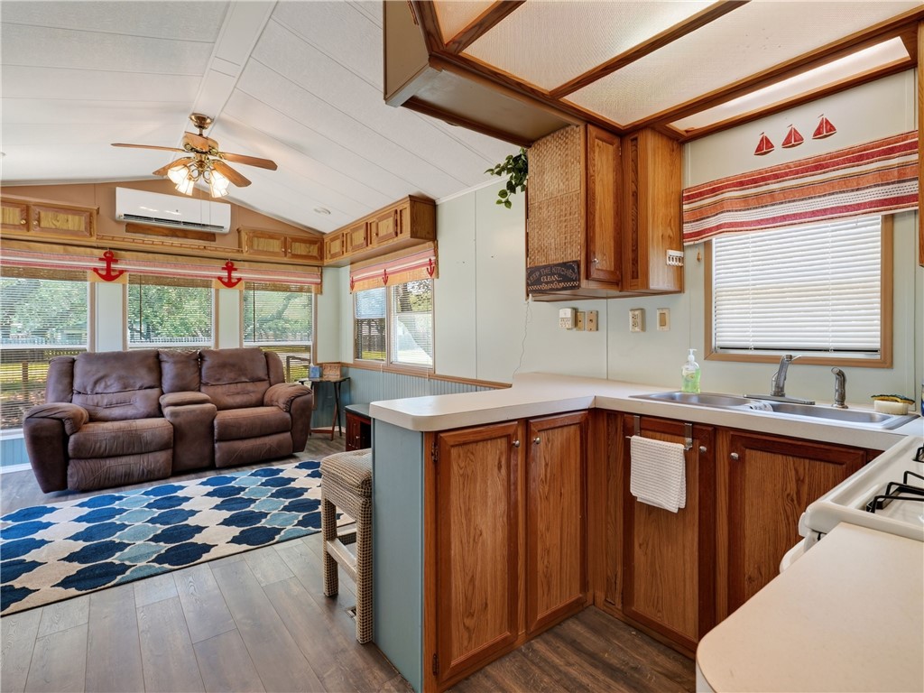 312 Traylor Avenue Rockport TX 78382