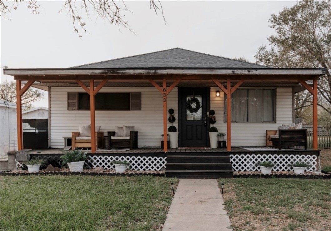 633 Tutt Avenue Taft TX 78390