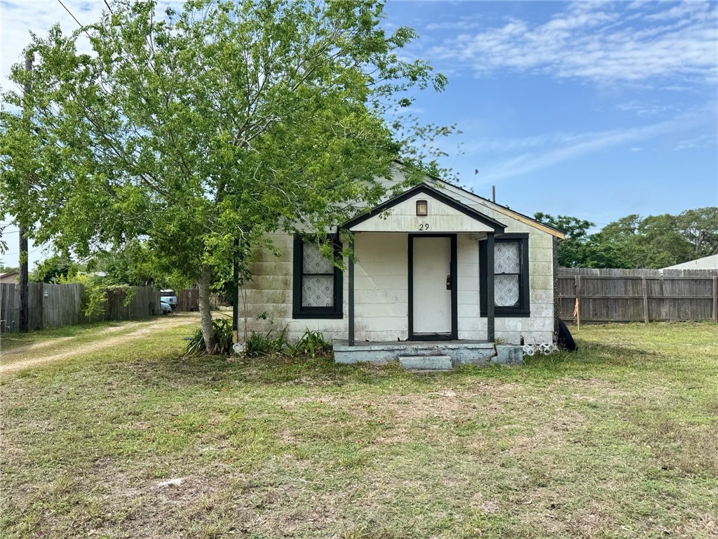 529 W Nelson Avenue Aransas Pass TX 78336