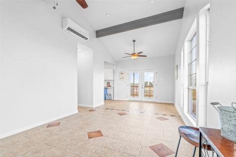 128 Saint Charles W Rockport TX 78382
