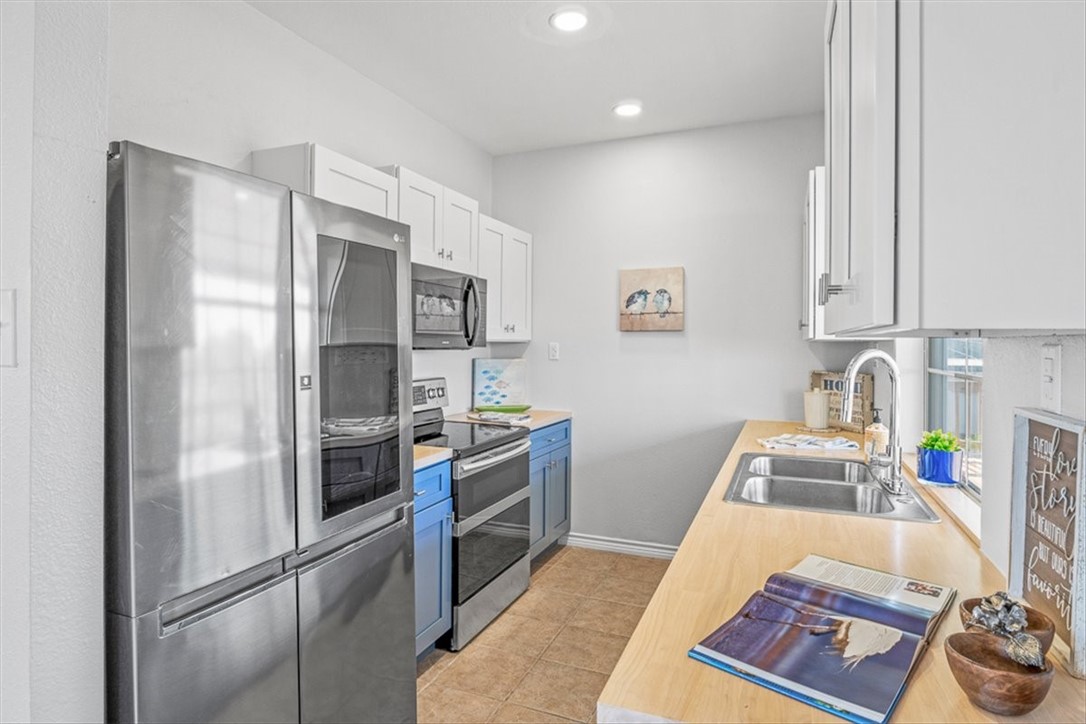 128 Saint Charles W Rockport TX 78382
