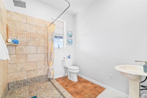 128 Saint Charles W Rockport TX 78382