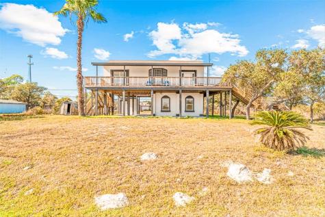 128 Saint Charles W Rockport TX 78382