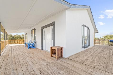 128 Saint Charles W Rockport TX 78382
