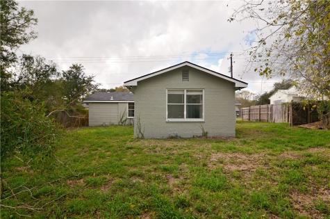 806 N Adams Street Beeville TX 78102