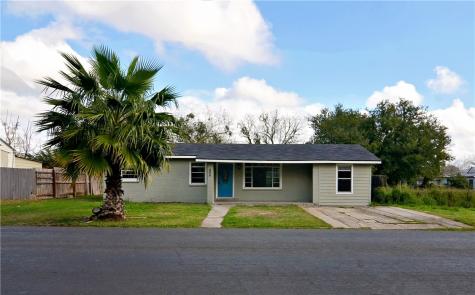 806 N Adams Street Beeville TX 78102
