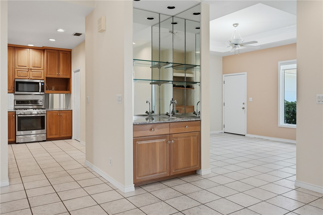 2513 Turkey Neck Circle Rockport TX 78382