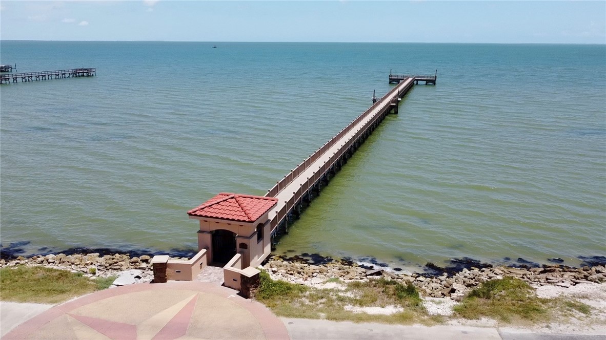 2106 Royal Oaks Rockport TX 78382