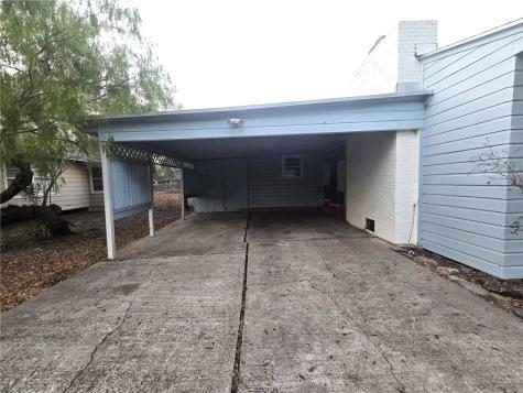 1204 W Lee Avenue Kingsville TX 78363