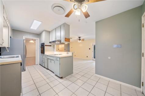 228 N Pasadena Drive Kingsville TX 78363