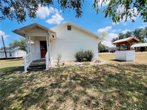 406 Fred Avenue Agua Dulce TX 78330