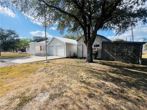 406 Fred Avenue Agua Dulce TX 78330