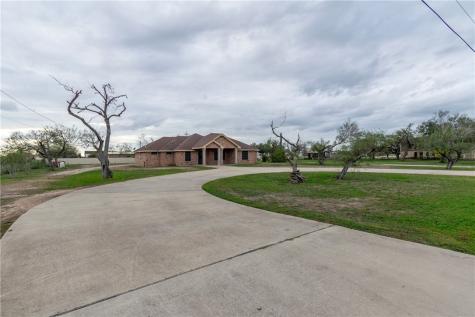 204 County Road 1331 Creek Alice TX 78332
