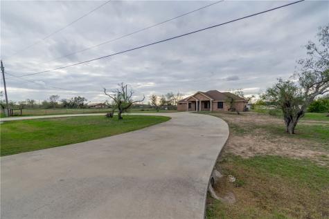 204 County Road 1331 Creek Alice TX 78332