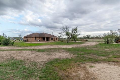 204 County Road 1331 Creek Alice TX 78332