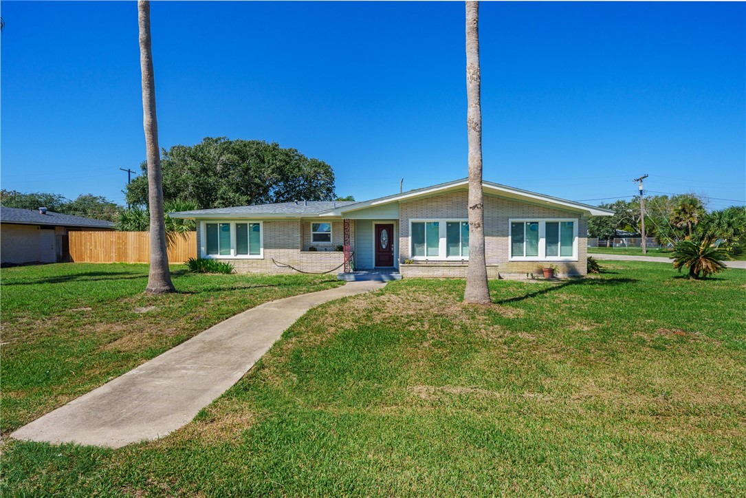 1611 Sorenson Drive Rockport TX 78382