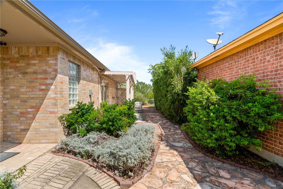 6302 Garden Court Corpus Christi TX 78414