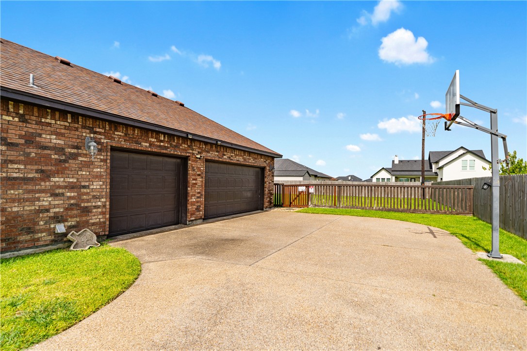 2033 Arash Drive Corpus Christi TX 78413