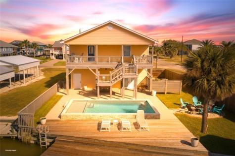 102 Ball Street Rockport TX 78382