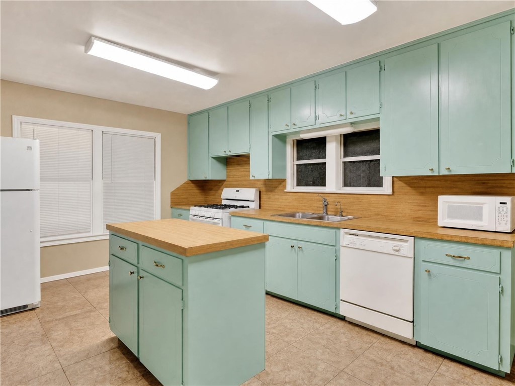 109 Palm Street Rockport TX 78382