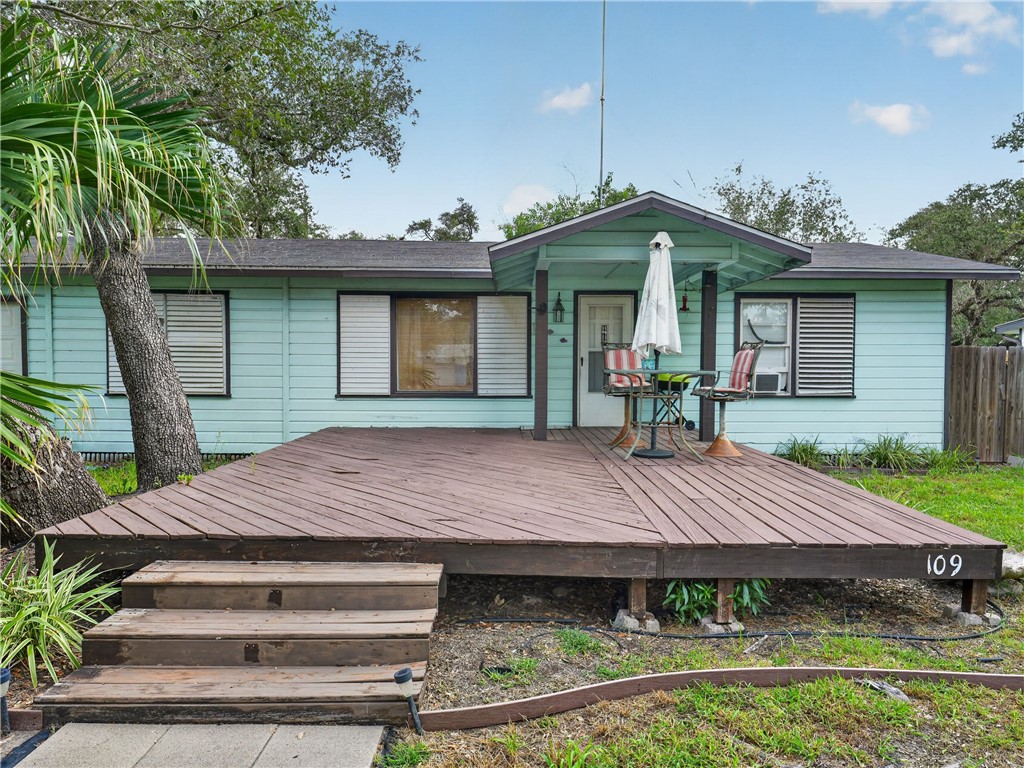 109 Palm Street Rockport TX 78382