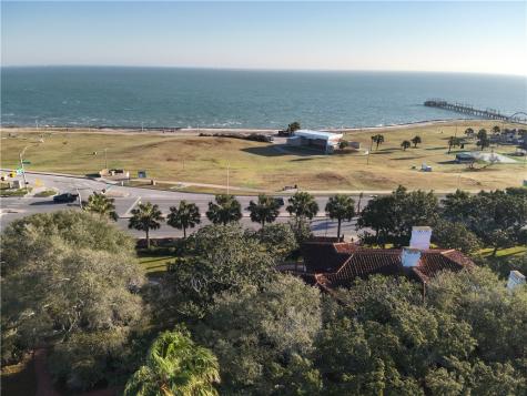 1717 Ocean Drive Corpus Christi TX 78404