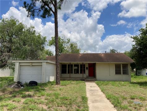 714 W Blucher Street Falfurrias TX 78355