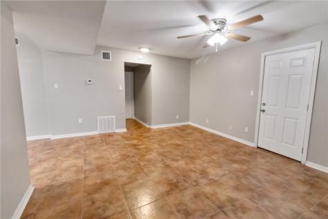 1804 N Mckinley Street Beeville TX 78102