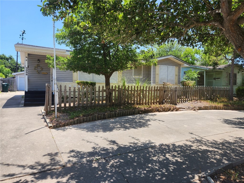 4338 Laura Place Corpus Christi TX 78411