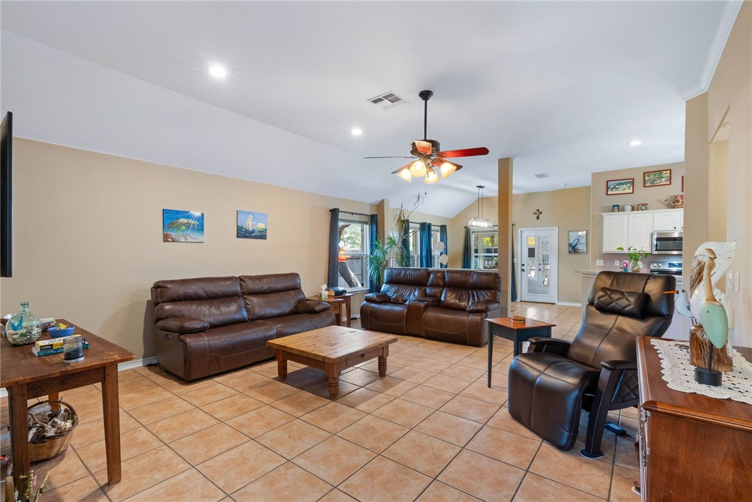 102 Plantation Drive Rockport TX 78382
