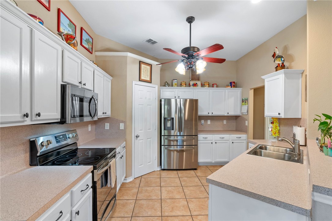 102 Plantation Drive Rockport TX 78382