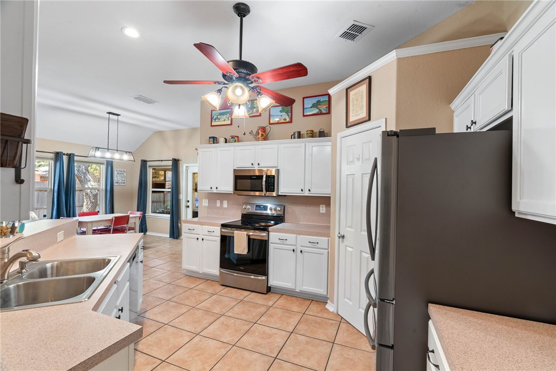 102 Plantation Drive Rockport TX 78382