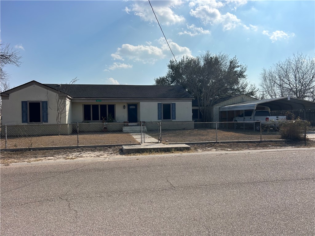 809 Harvill Street Freer TX 78357