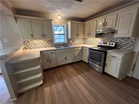 809 Harvill Street Freer TX 78357