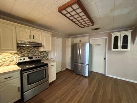 809 Harvill Street Freer TX 78357